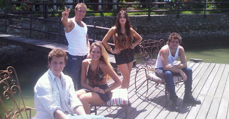 Diversão dos integrantes da banda Teen Angels na Ilha de CARAS