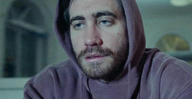 Jake Gyllenhaal vive psicopata em clipe ‘Time do Dance’, da banda The Shoes