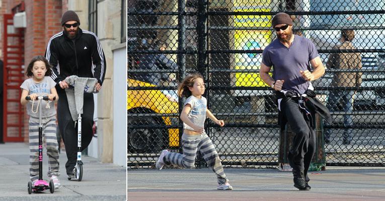 Barbudo, Hugh Jackman brinca com filha em Nova York