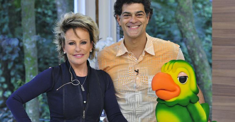 Personagem de Du Moscovis frita ovo com Ana Maria Braga na estreia de ‘Louco por Elas’