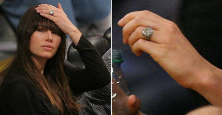Jessica Biel assume noivado com Justin Timberlake ao exibir anel