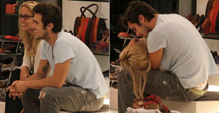 Paloma Duarte surge mais loira em tarde romântica com Bruno Ferrari