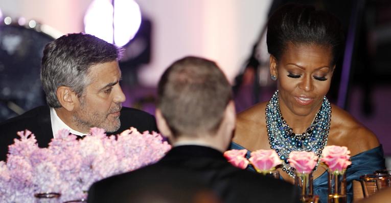 George Clooney participa de jantar com Michelle Obama na Casa Branca
