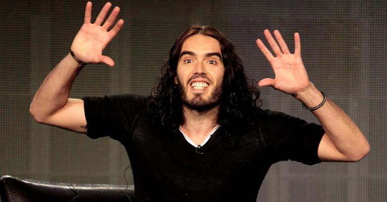 Russell Brand é preso por quebrar celular de fotógrafo em Nova Orleans