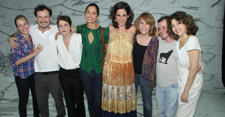 Drica Moraes retorna aos palcos na presença de amigos e familiares