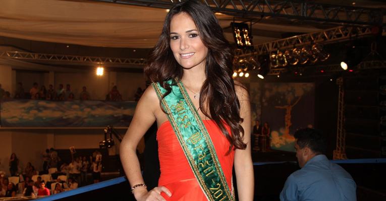 Esbanjando charme, Priscila Machado participa do Miss Pará