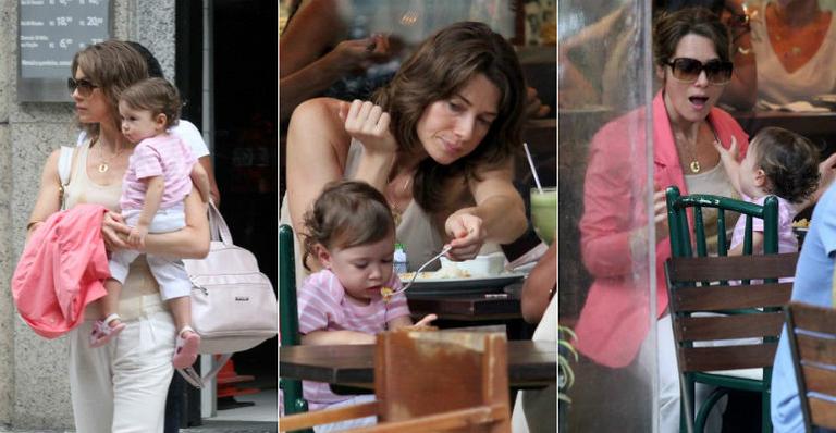 Letícia Spiller leva Stella para almoçar fora
