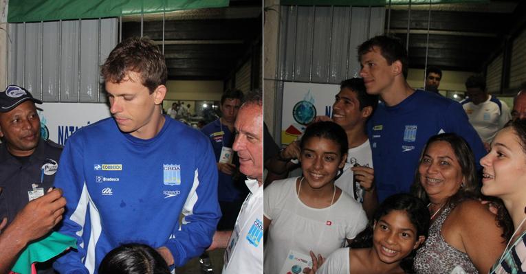 Cesar Cielo causa alvoroço em Parque Aquático em Belém