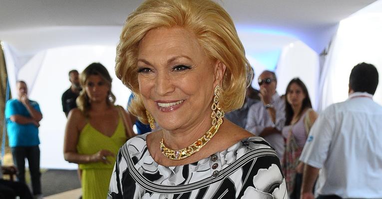 Hebe Camargo grava campanha de doação de órgãos em sua casa
