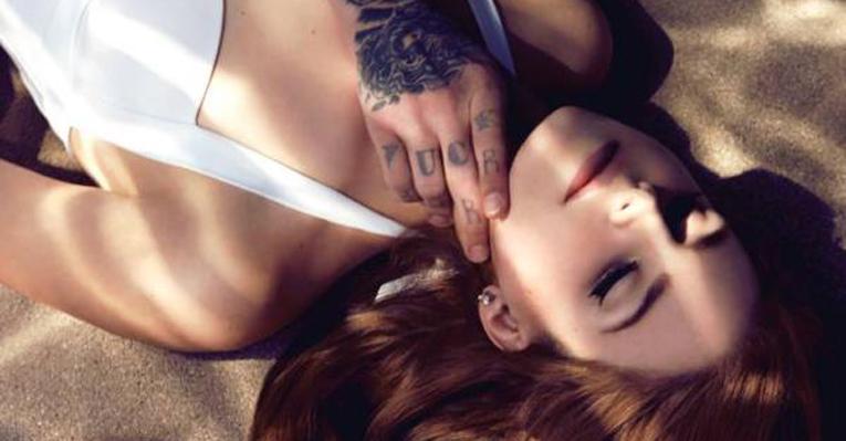 Lana Del Rey lança clipe de ‘Blue Jeans’; assista aqui
