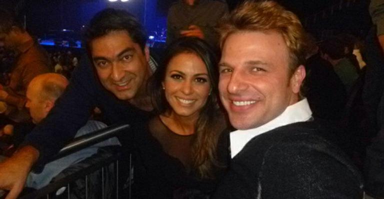 Cássio Reis e Alinne Rosa curtem show juntos em Londres