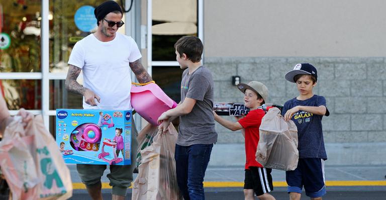 David Beckham compra o primeiro andador da pequena Harper Seven