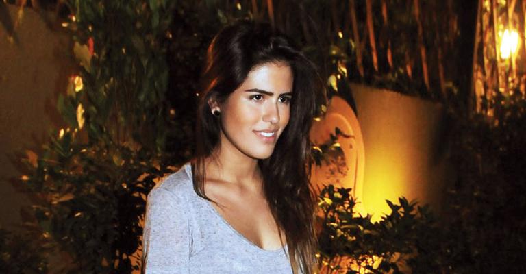 Antonia Morais brilha em lançamento de coleção inverno