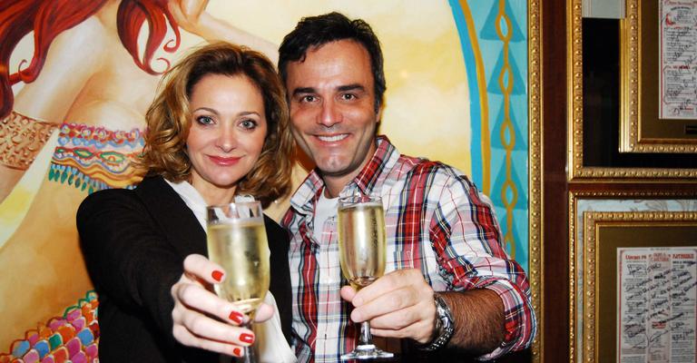 Alexandra Richter e Marcelo Valle brindam ao sucesso