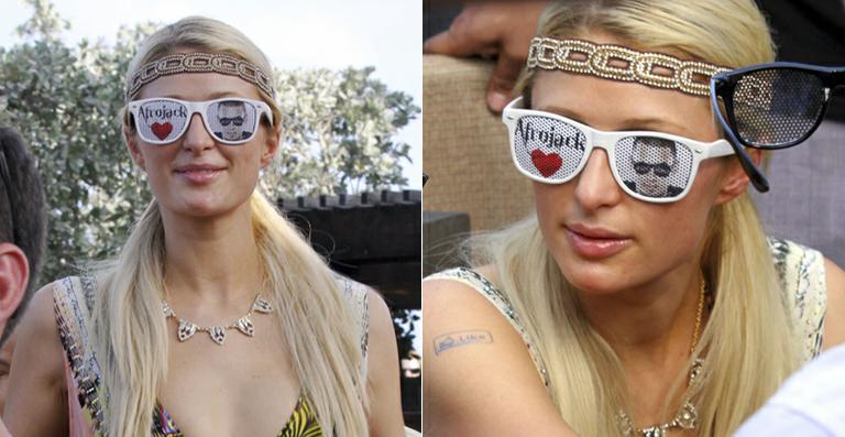 Paris Hilton homenageia Afrojack com óculos de sol durante apresentação do DJ