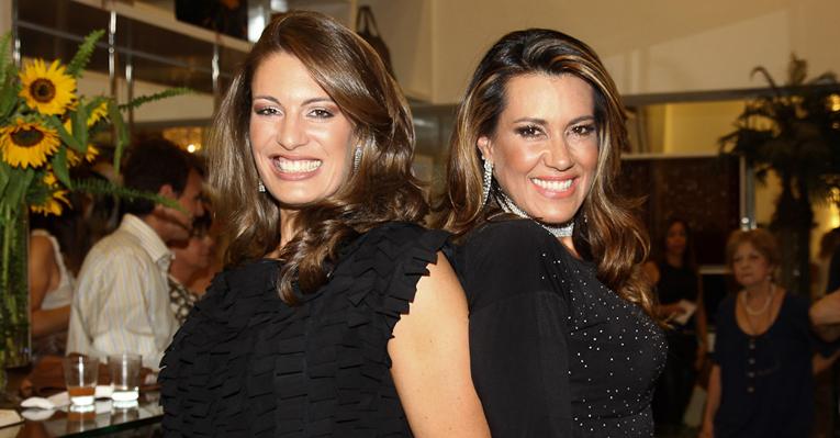 Elaine Mickely e Solange Frazão desfilam em evento na capital paulista