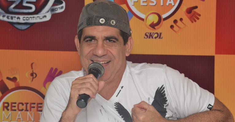 Durval Lelys comemora os 25 anos do grupo Asa de Águia