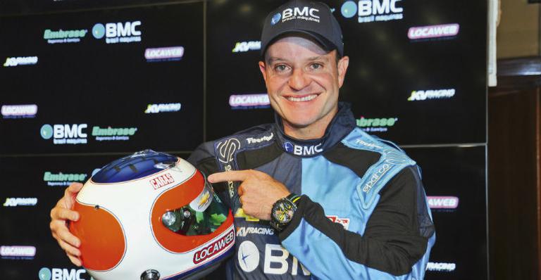 Rubens Barrichello estreia na Fórmula Indy e Hélio Castroneves vence corrida