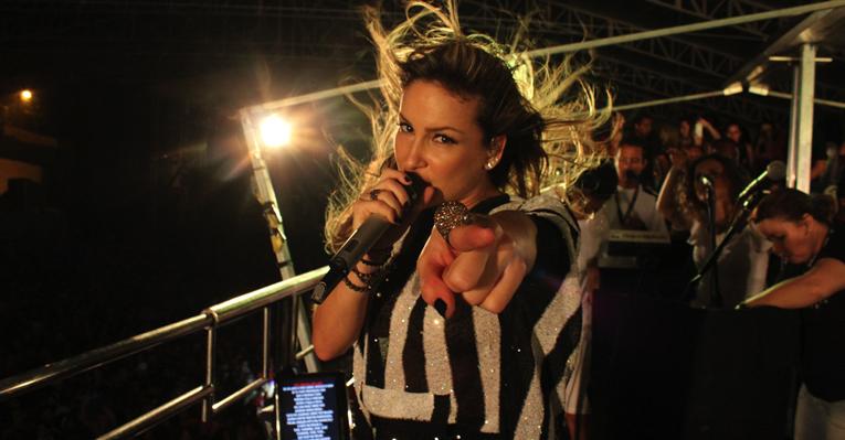 De volta das férias, Claudia Leitte faz show em São Paulo