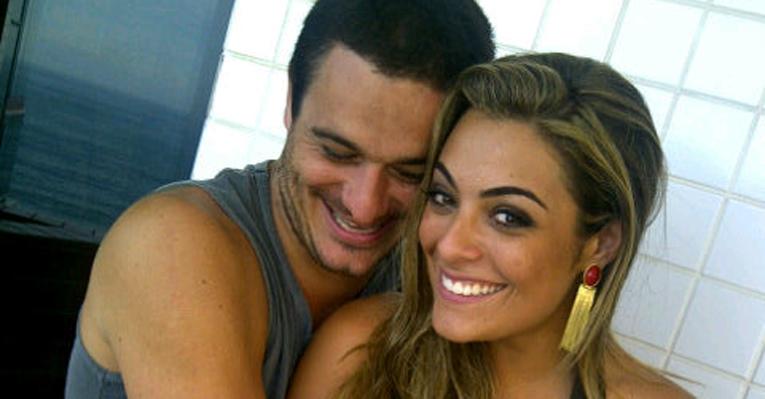 Rafa e Monique se encontram fora da casa do BBB