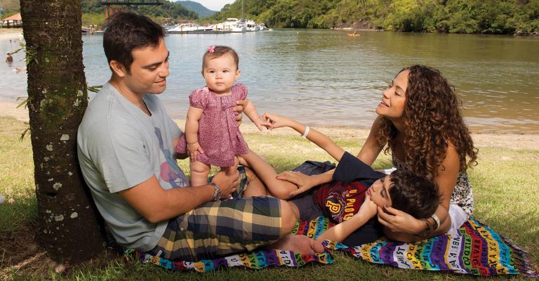 Alinne Borges apresenta sua herdeira, Nina