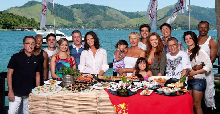 Famosos e equipe da TV Xuxa confraternizam na Ilha de CARAS