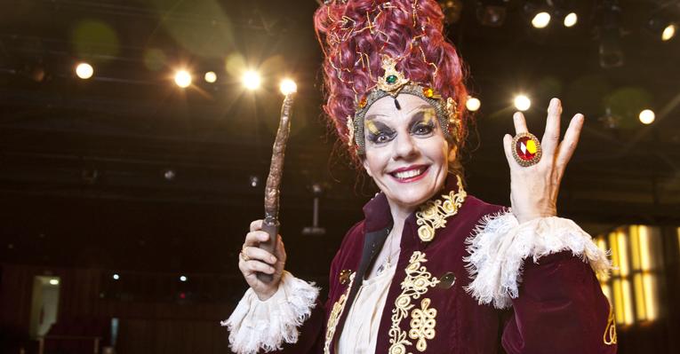 Na reestreia de ‘Bruxa Morgana’, acompanhe a caracterização de Rosi Campos