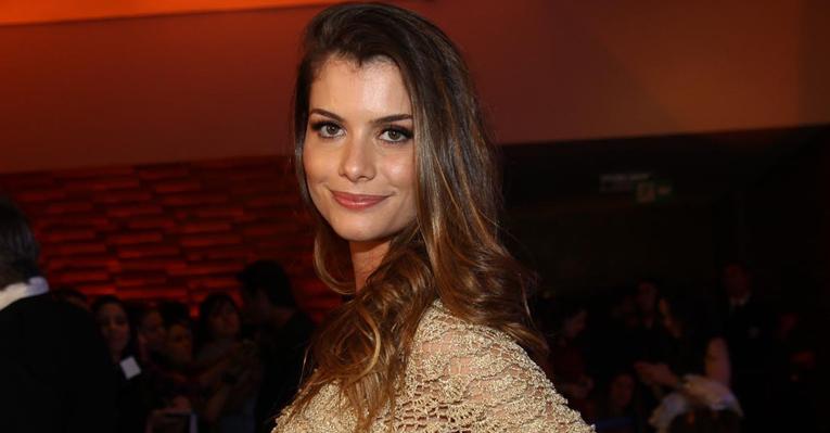 Par de Santoro no cinema, Alinne Moraes diz que gostaria de atuar com Fernanda Montenegro