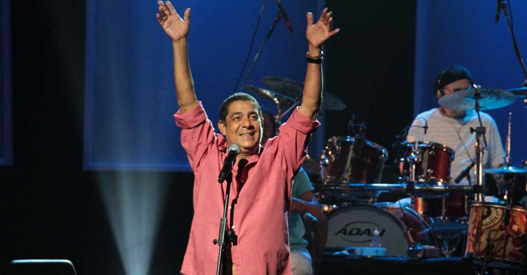 Zeca Pagodinho esbanja simpatia em show