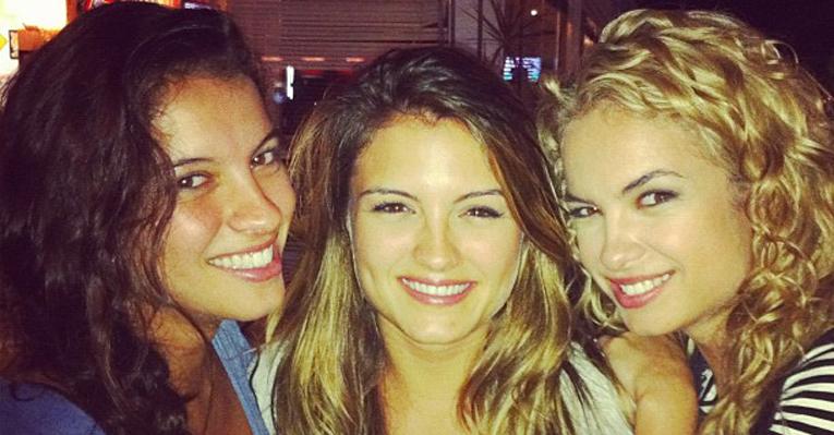 Lua Blanco aproveita um tempo com as irmãs Estrela e Ana Terra