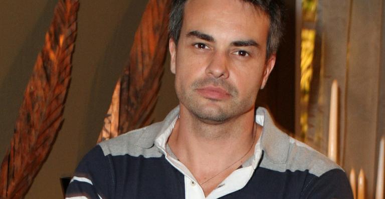 Márcio Kieling volta às novelas como mulherengo