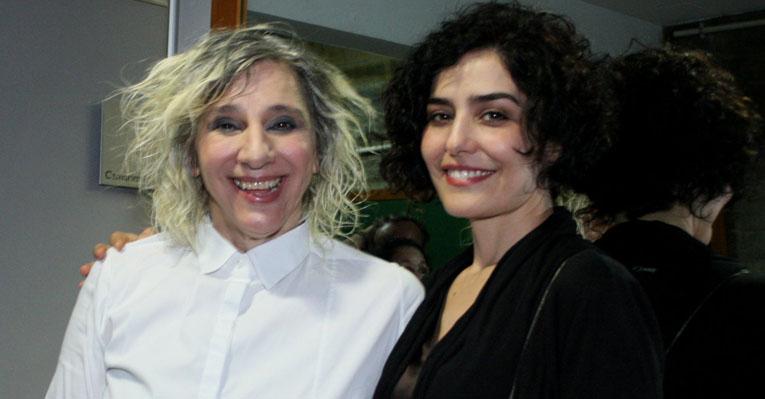 Famosos assistem ao espetáculo ‘Preferiria Não?’ de Denise Stoklos