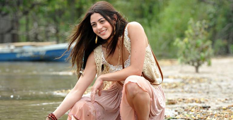 Carol Castro ganha boneca inspirada em personagem de novela