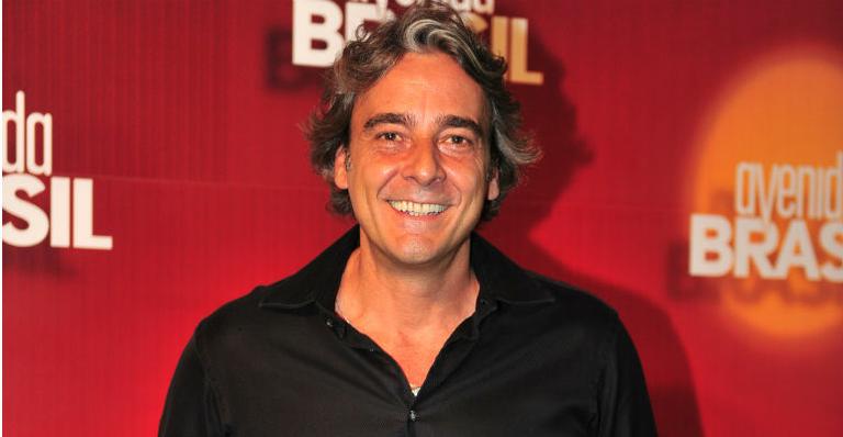 Com o filho, Alexandre Borges mantém lado lúdico da Páscoa