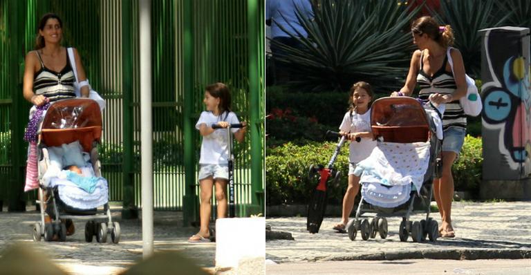 Cynthia Howlett passeia com os filhos no domingo de Páscoa