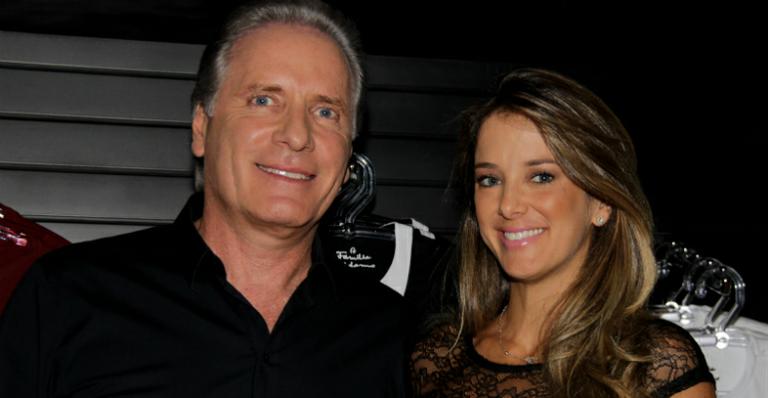 Ticiane Pinheiro e Roberto Justus viram coelhinhos da Páscoa