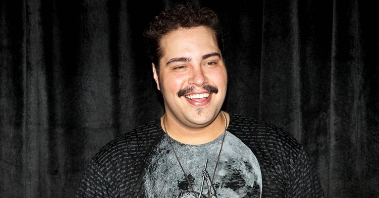 Tiago Abravanel ganha banda própria e pede sugestões de nomes no Twitter