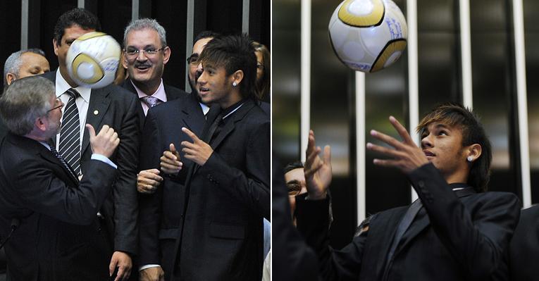 Neymar é ovacionado na Câmara dos Deputados, em Brasília