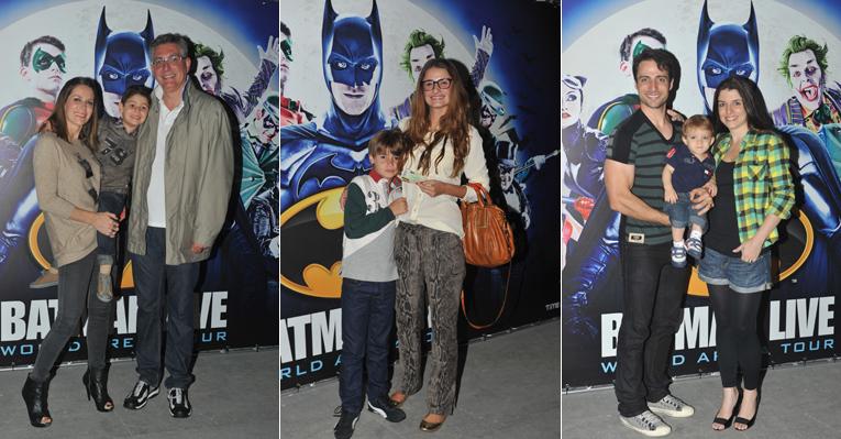 Acompanhadas de suas mães, as crianças escolheram o programa da noite: ‘Batman Live’