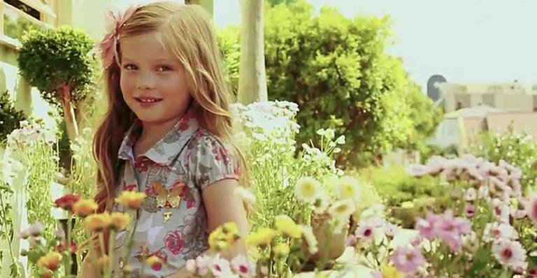 Duda Bündchen, sobrinha de Gisele Bündchen, assina coleção exclusiva de moda