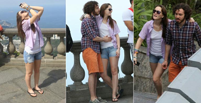 Leighton Meester visita o Cristo Redentor com o namorado