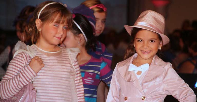 Mel Maia e Jesuela Moro brilham em desfile infantil no Rio