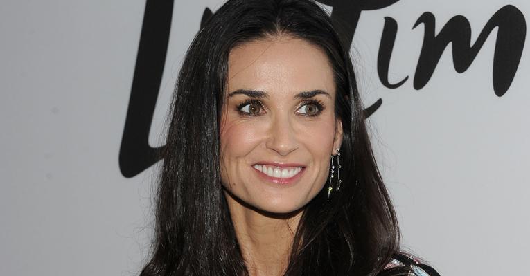 Demi Moore volta ao Twitter com nome de casada