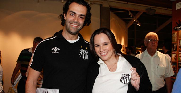 Mariana Belém compartilha com o marido e a filha sua paixão pelo Santos