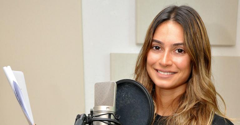 Thaila Ayala se empenha em campanha de adoção de cães