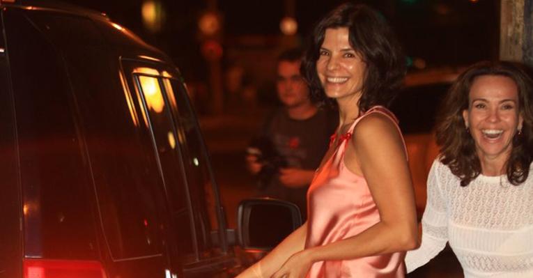 Helena Ranaldi e Flavia Monteiro passeiam juntas no Rio