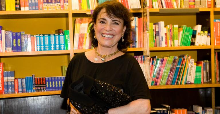 Acidente doméstico tira Regina Duarte do ‘Dança dos Famosos 2012’