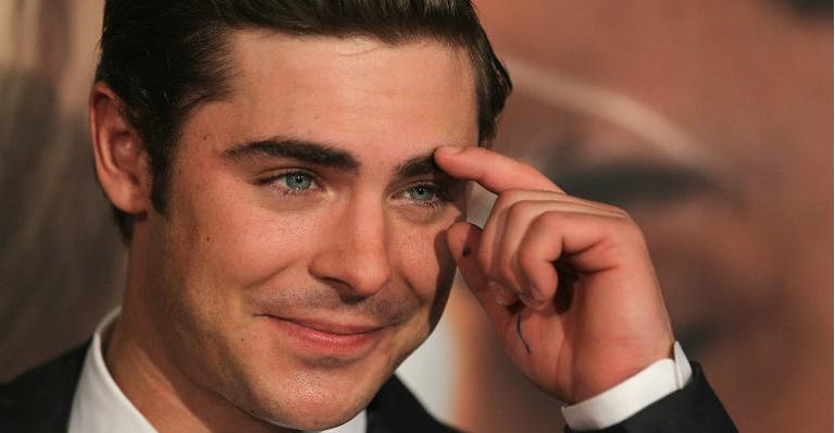 Zac Efron fica com vergonha da mãe por cena sexy