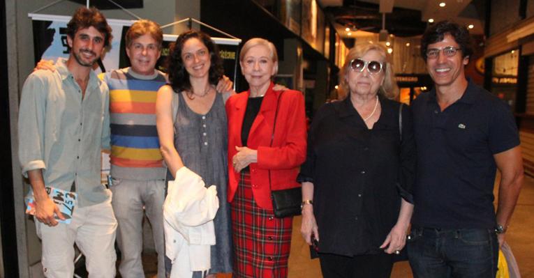 Fernanda Montenegro e famosos aplaudem o monólogo ‘Estamira – Beira do Mundo’