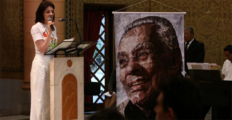 Malga di Paula se emociona em missa a Chico Anysio: ‘É uma saudade ainda maior’